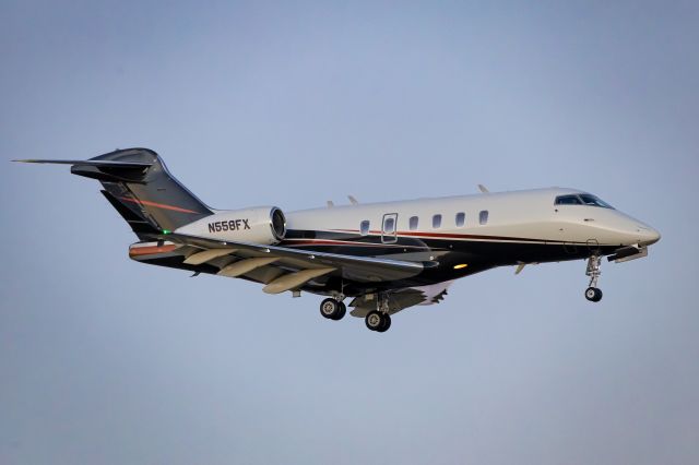 Canadair Challenger 350 (N558FX)
