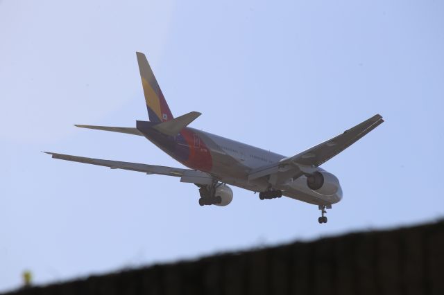 BOEING 777-200LR (HL7756)