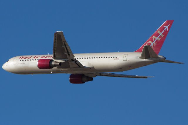 BOEING 767-300 (N396AX)