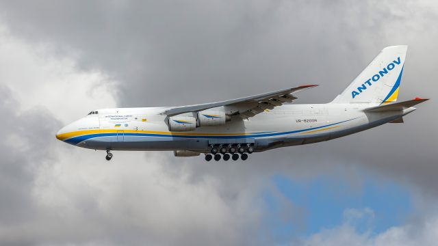 Antonov An-124 Ruslan (UR-82008)