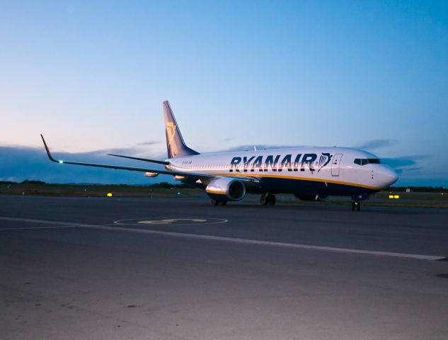 Boeing 737-800 (EI-DYD)