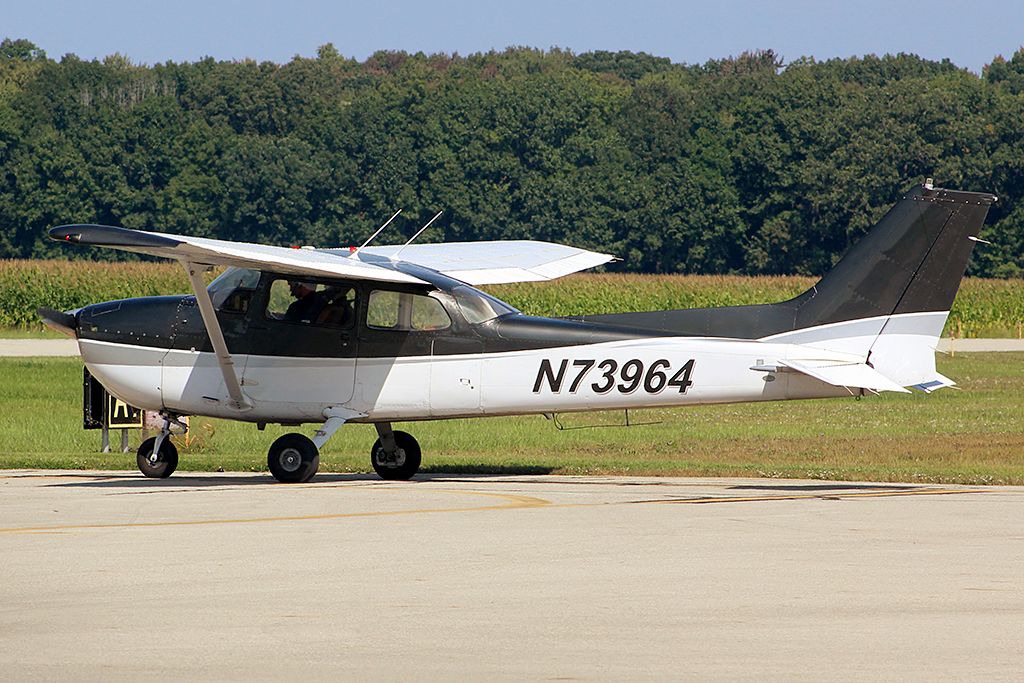 Cessna Skyhawk (N73964)