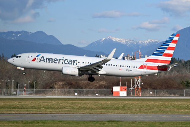 Boeing 737-800 (N981NN)