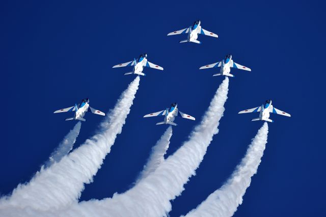 KAWASAKI T-4 (BIJASDF) - JASDF(Japan Air Self-Defense Force）<br>Nyutabaru Air Self-Defense Force Base "Air Festival"　Flight Team（Blue Impulse）