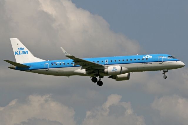 Embraer ERJ-190 (PH-EZD)