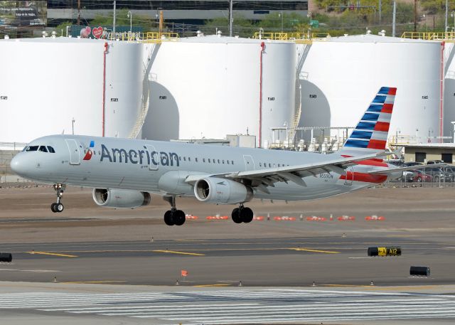 Airbus A321 (N559UW)