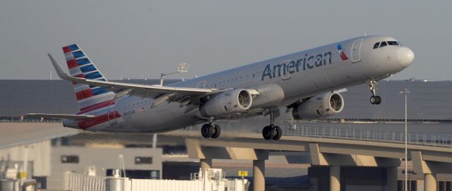 Airbus A321 (N145AN) - phoenix sky harbor international airport AAL655 24SEP20