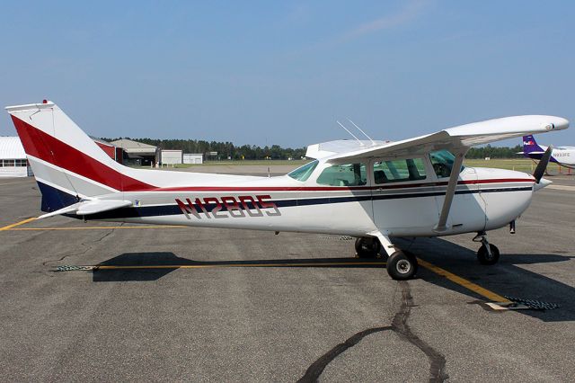 Cessna Skyhawk (N12805)