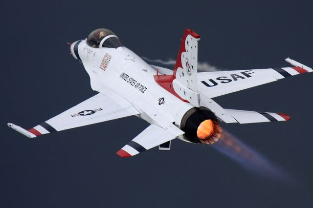 Lockheed F-16 Fighting Falcon (92-3896) - Thunderbirds