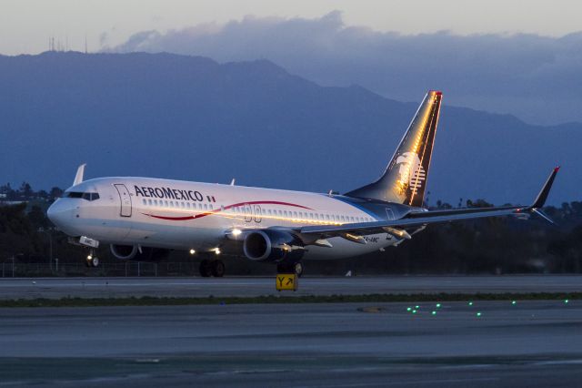 Boeing 737-700 (XA-AMC) - Taking off into the morning sun on Christmas Day from Runway 24 L, Los Angeles, California USA. 25 Dec 2014 07:03 am 