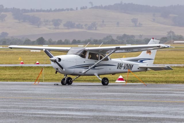 Cessna Skyhawk (VH-VMM) - Australian Airline Pilot Academy (VH-VMM) Cessna 172S Skyhawk SP at Wagga Wagga Airport.