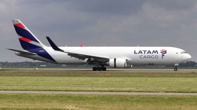 BOEING 767-300 (N532LA)