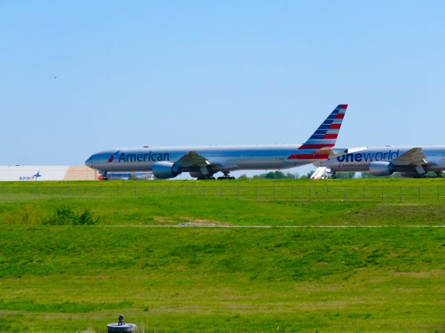 BOEING 777-300ER (N735AT)