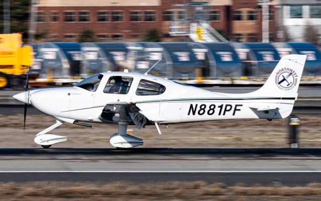 Cirrus SR-20 (N881PF)