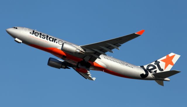 Airbus A330-200 (VH-EBR) - 34L Departure