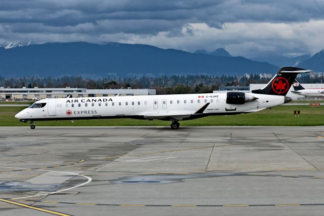 Canadair Regional Jet CRJ-900 (C-GJHZ)