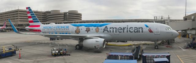 Airbus A321 (N167AN) - phoenix sky harbor international airport 26MAR22