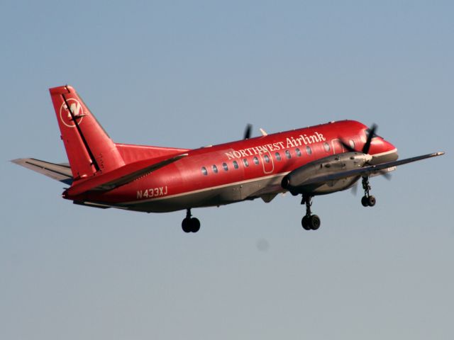 Saab 340 (N433XJ) - Taking off runway 22 enroute to kmsp