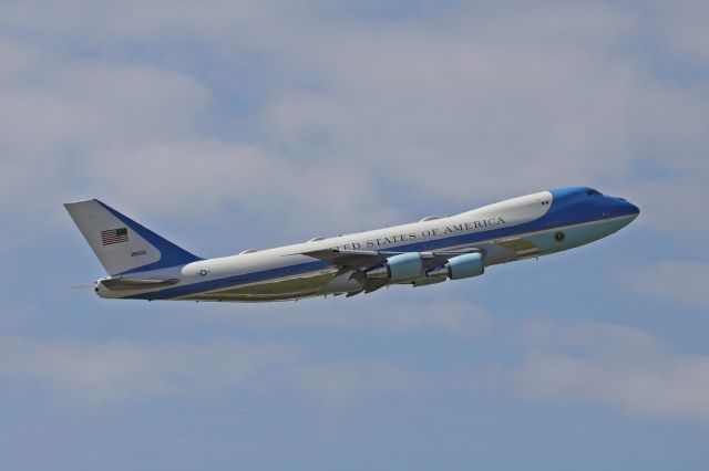 Boeing 747-200 (82-8000) - Air Force One Hopkins this afternoon en route back to Andrews, 27 May 2021. 