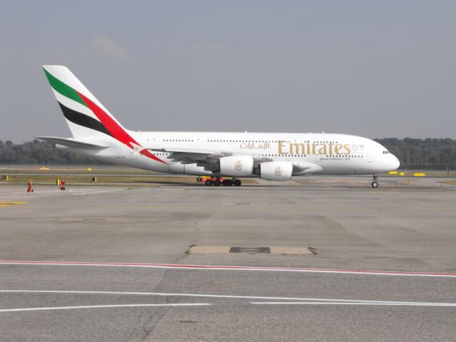 Airbus A380-800 (A6-EOZ)