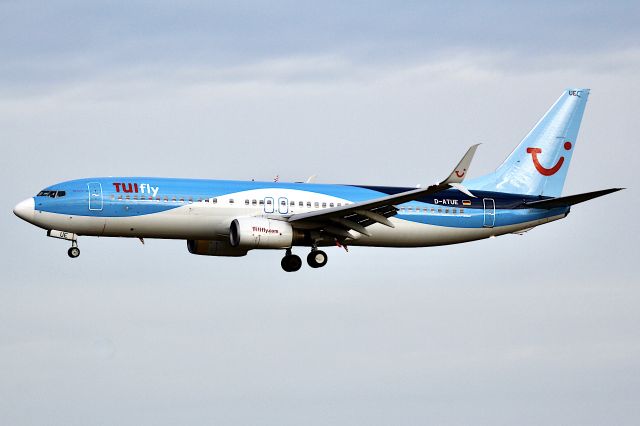 Boeing 737-700 (D-ATUE)