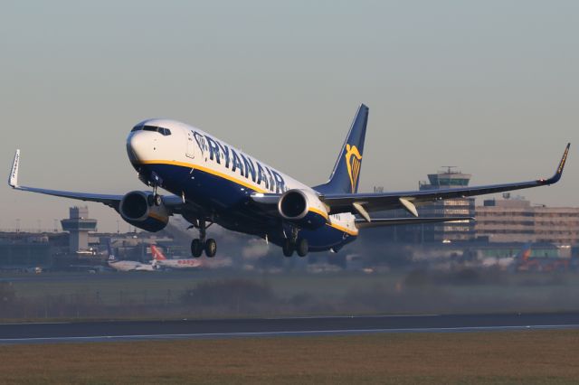 Boeing 737-800 (EI-GXG) - RYR4776 on the way back to Shannon.