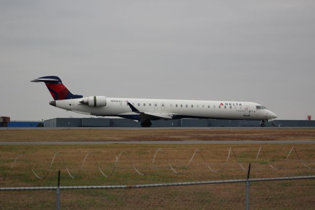 Canadair Regional Jet CRJ-900 (N906XJ)