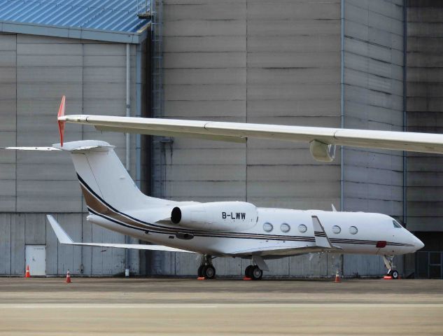 Gulfstream Aerospace Gulfstream IV (B-LWW) - I take a picture on Feb 1, 2017