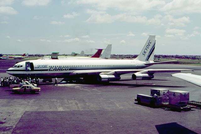 Boeing 707-100 (C9QCSB)