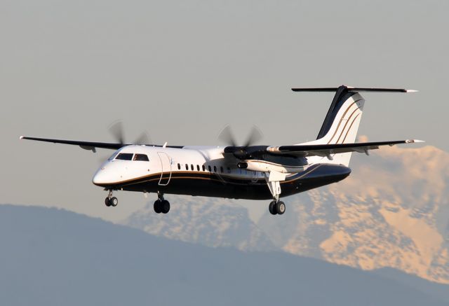 de Havilland Dash 8-300 (C-GLWN)