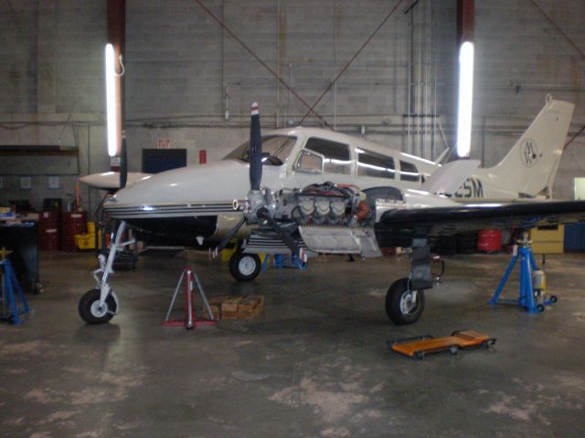 Cessna 310 (N8025M)