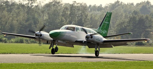 Cessna 404 Titan (OO-GPS) - http://www.eurosense.com/