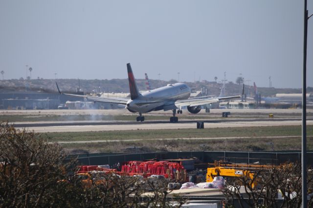 Boeing 757-200 (N6705Y)