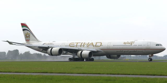 Airbus A340-600 (A6-EHK)