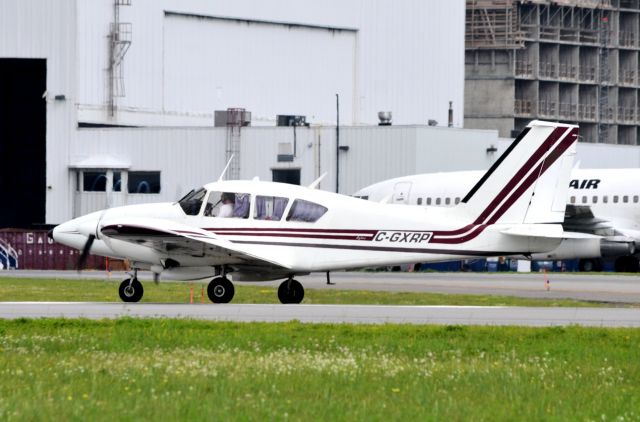 Piper Apache (C-GXRP) - Heading for Brantford.