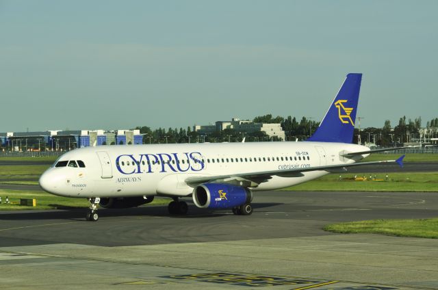 Airbus A320 (5B-DCM) - Cyprus Airways Airbus A320-232 5B-DCM in London Heathrow