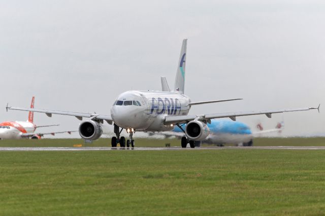 Airbus A319 (S5-AAP) - ADR463 starting the take-off roll on the flight back to Ljubljana