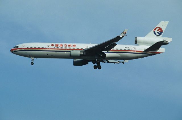 Boeing MD-11 (B-2174) - Final Approach to Narita Intl Airport Rwy34L on 1998/01/10