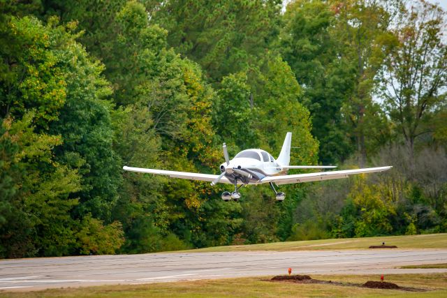 Cessna 350 (N694CL)