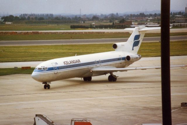 Boeing 727-100 (TF-FLI) - juli 1982 EGLL cn22295
