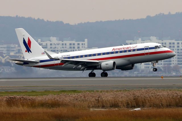 Embraer 170/175 (N760MQ) - 'Envoy 3587' from Chicago, in American Eagle retro livery, touching down on 33L