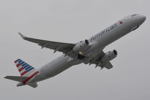 Airbus A321 (N125AA)