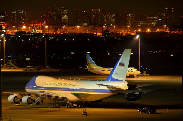 Boeing 747-200 (92-9000)