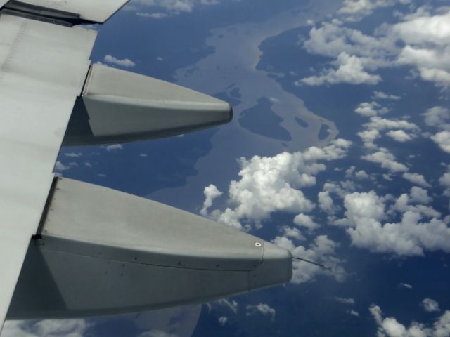 Airbus A320 (PR-MHU) - AIRBUS A320 OF TAM AIRLINES PR-MHU. FLIHT FROM BRASILIA (SBBR) TO MANAUS (SBEG) BRAZIL