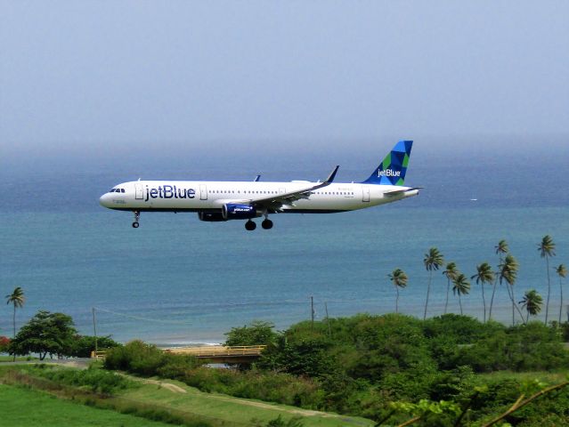 Airbus A321 (N974JT)