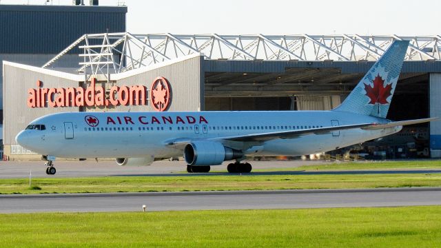 BOEING 767-300 (C-GLCA)