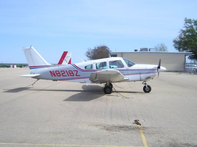 Piper Cherokee (N8218Z)