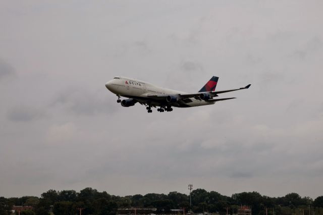 Boeing 747-400 (B666US) - Taken 8/29/14 by Erica Eide.