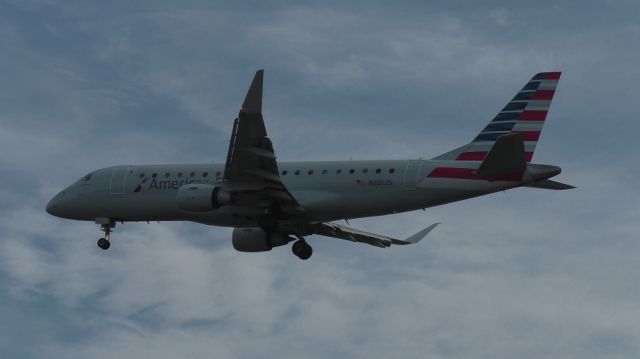 Embraer 175 (N321JS)