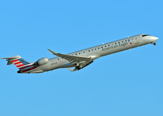 Canadair Regional Jet CRJ-900 (N943LR)